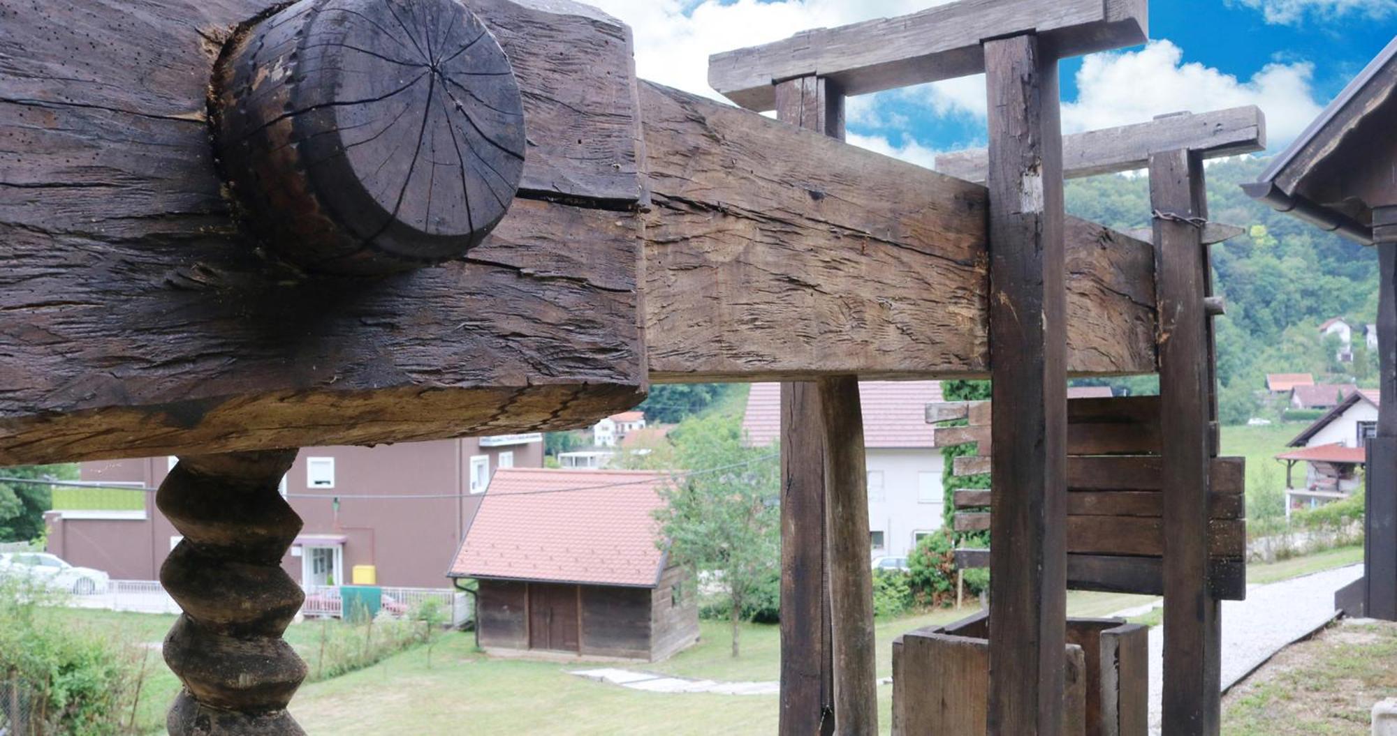 Tradicionalna Zagorska Drvena Kuca Stara Murva Tuheljske Toplice Luaran gambar
